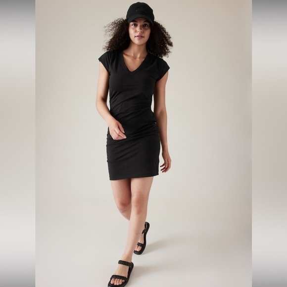 Athleta Dresses & Skirts - EUC - Athleta Effortless Tee Dress - Size Large - Black